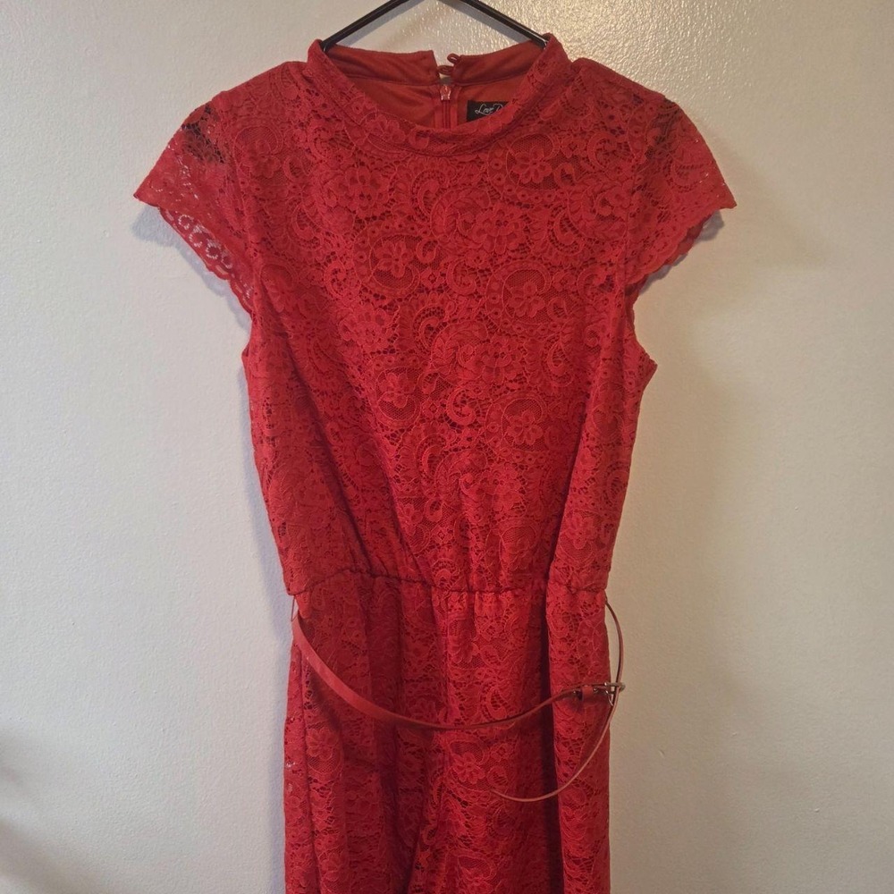 Love Reign Red Lace Romper Mock Neck Cap Sleeve Belted Size L